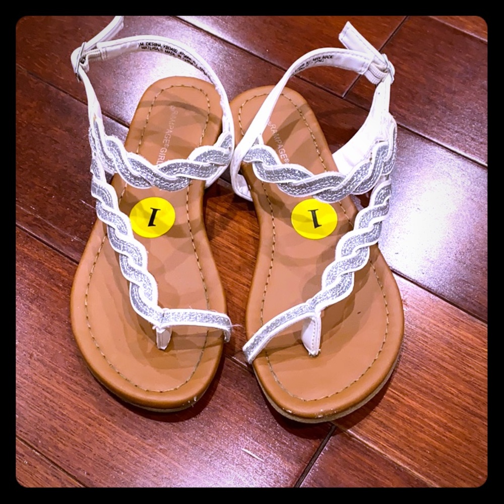 Beautiful sandals size 1